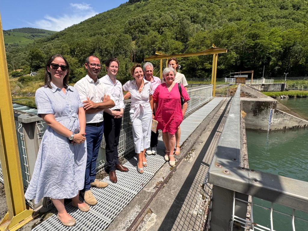 Visite de Clément Beaune, Haut Commissaire à la Stratégie et au Plan sur le système Neste, géré par Rives & Eaux du Sud-Ouest dans le cadre d'une concession d'état