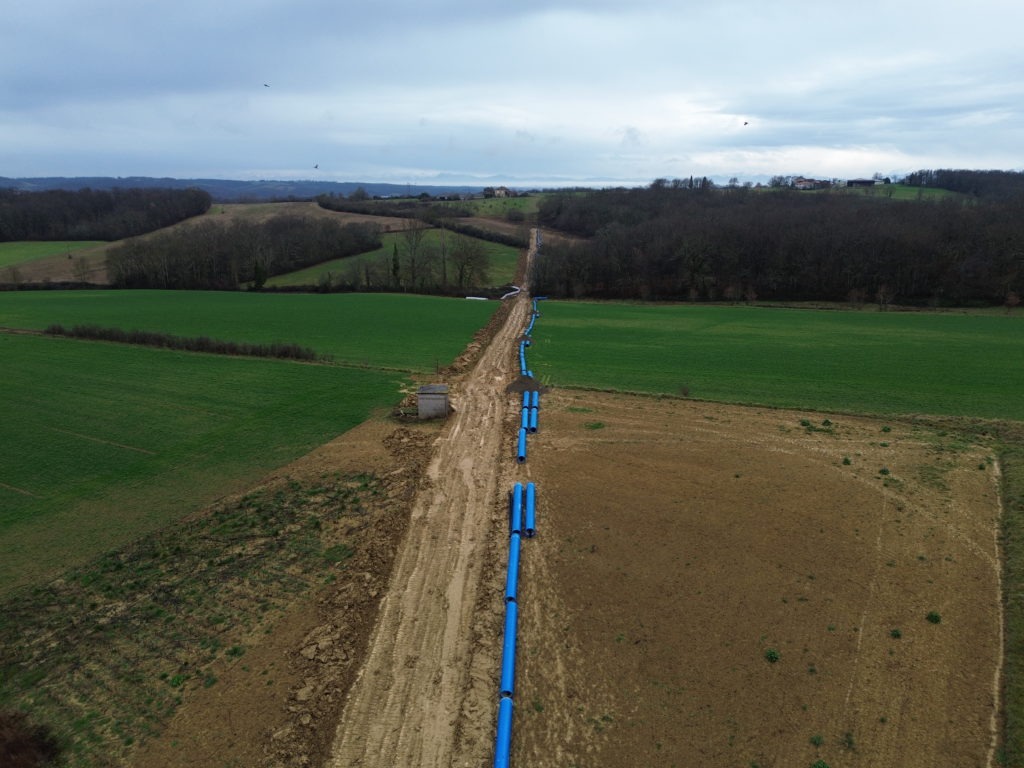 Photo de chantier de pose de canalisation sur le canal Monlaur, dans le cadre d'une concession de Régions gérée par Rives & Eaux du Sud-Ouest