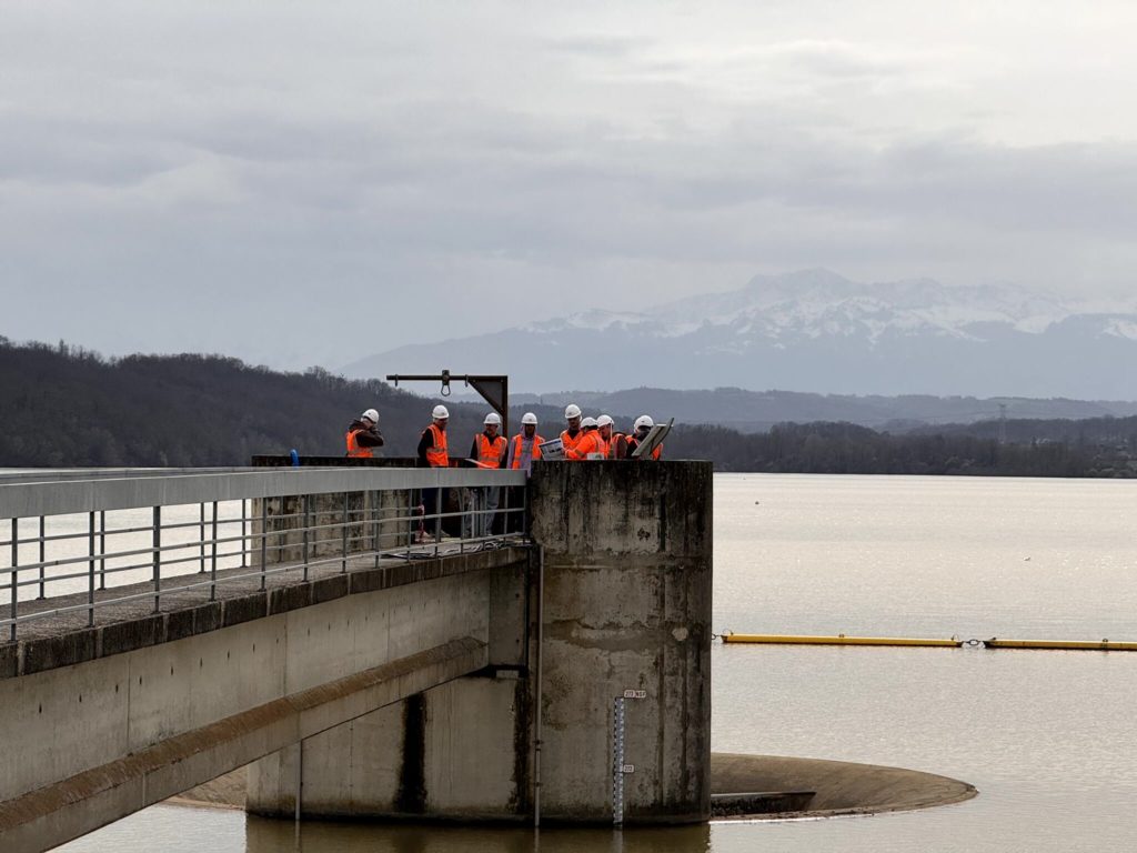 Visite du barrage de Puydarrieux, gérée par Rives & Eaux du Sud-Ouest, pour les étudiants en 3ème année du BUT MT2E de l'UPPA à l'occasion de la 3ème journée de l'hydroélectricité