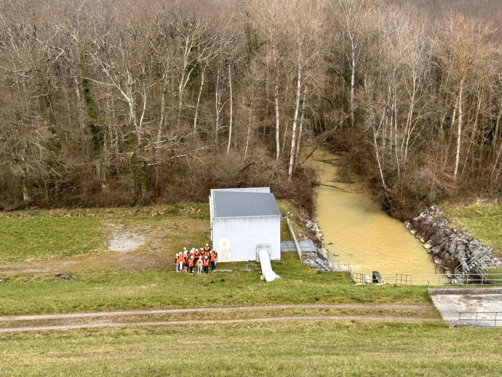 Visite de la centrale hydroélectrique du barrage de Puydarrieux, gérée par Rives & Eaux du Sud-Ouest, pour les étudiants en 3ème année du BUT MT2E de l'UPPA à l'occasion de la 3ème journée de l'hydroélectricité