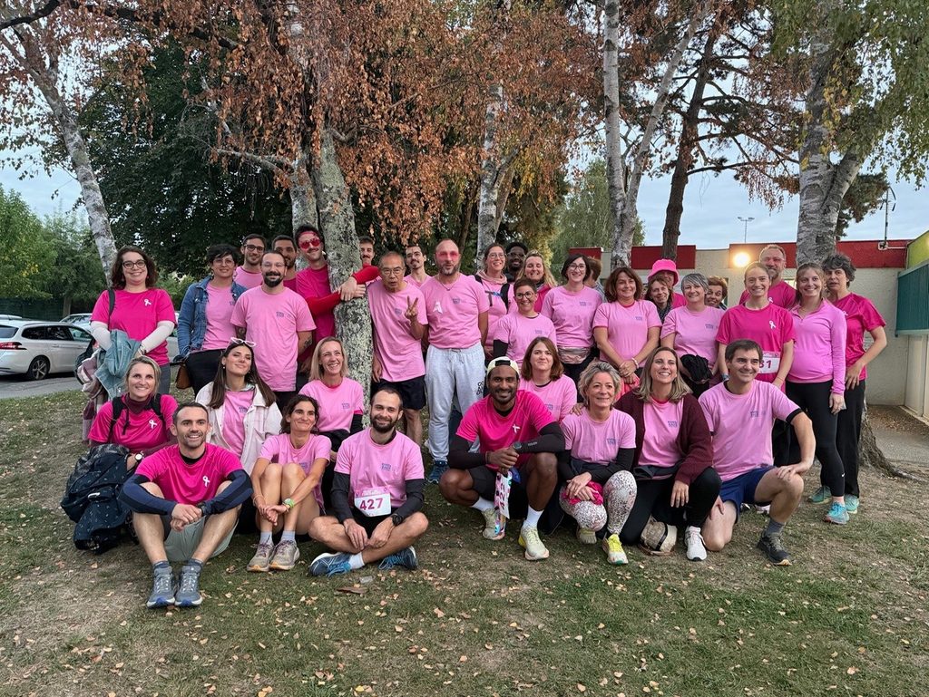 Les collaborateurs de Rives & Eaux en rose dans le cadre de Octobre rose